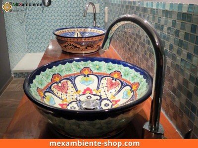 <p>Bunte Aufsatzwaschbecken rund aus Mexiko</p>

