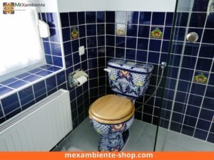 Mexikanische Toilette handbemalt mit blauen Fliesen